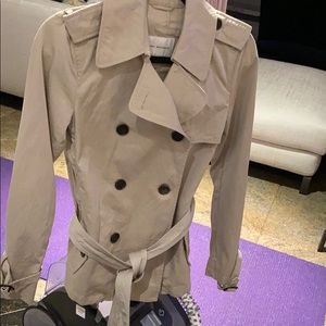 Impecable beige trench coat